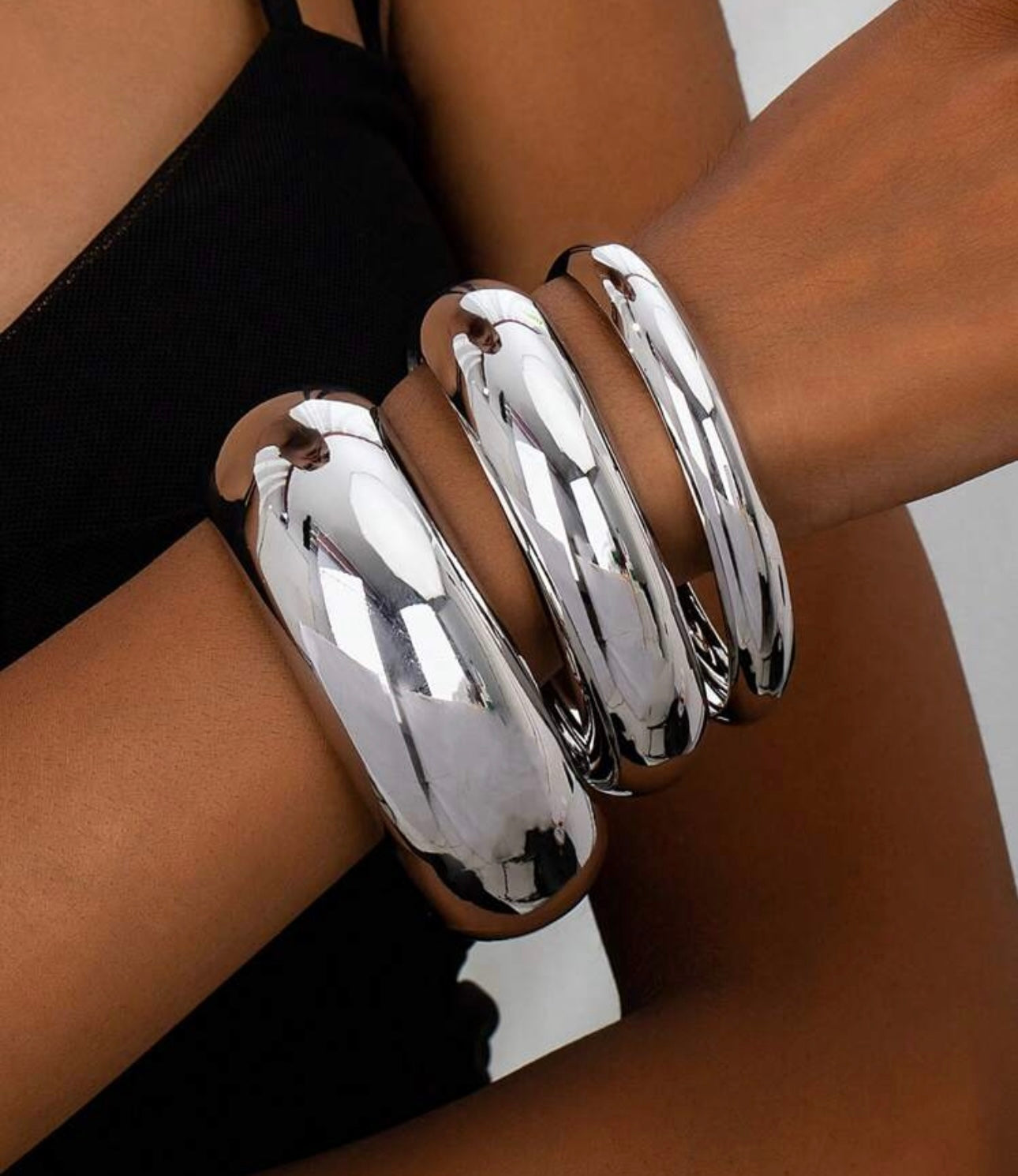 “BASICS BANGLES” SET