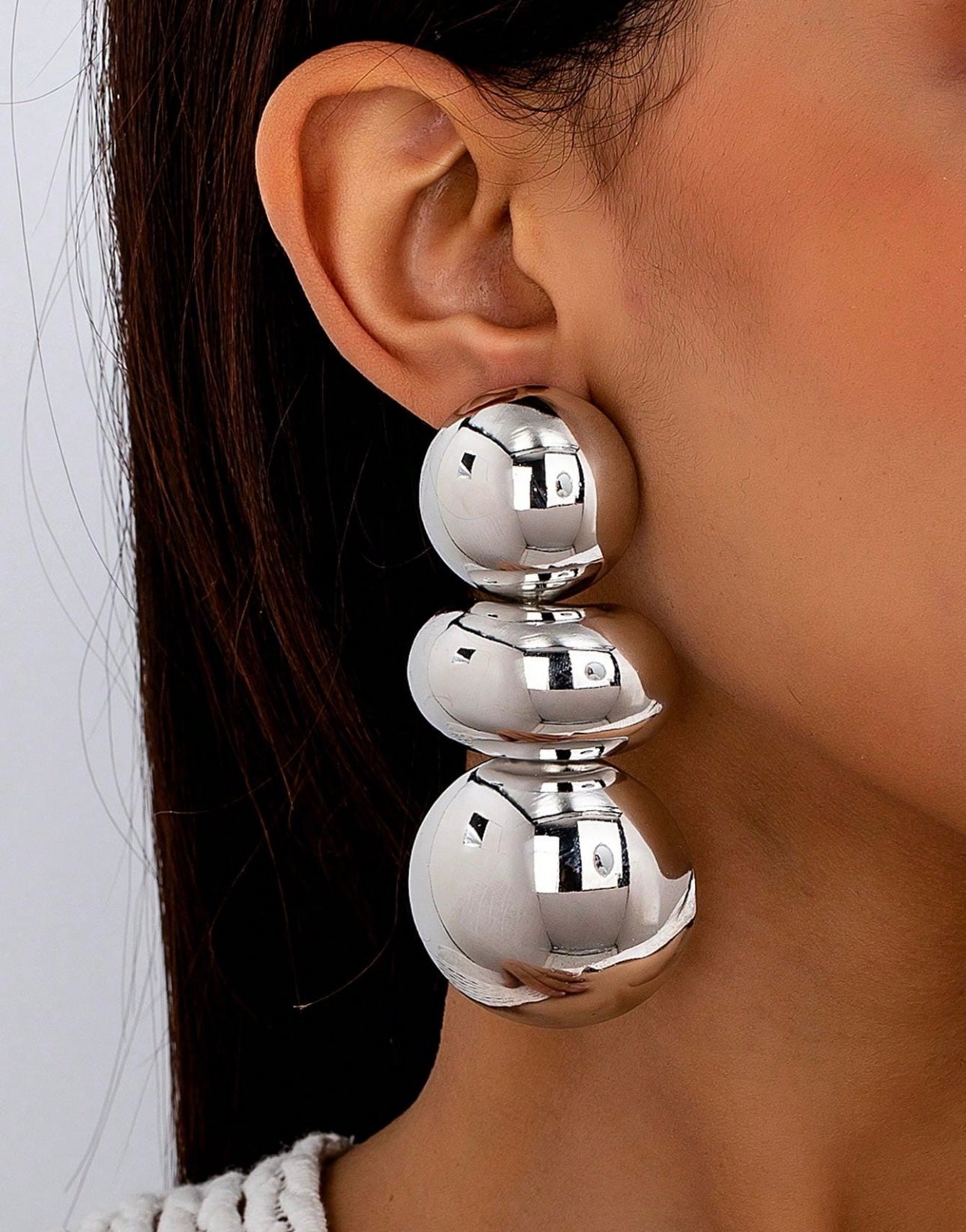 “QUEEN” EARRINGS