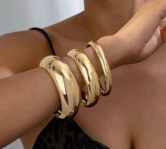 “BASICS BANGLES” SET